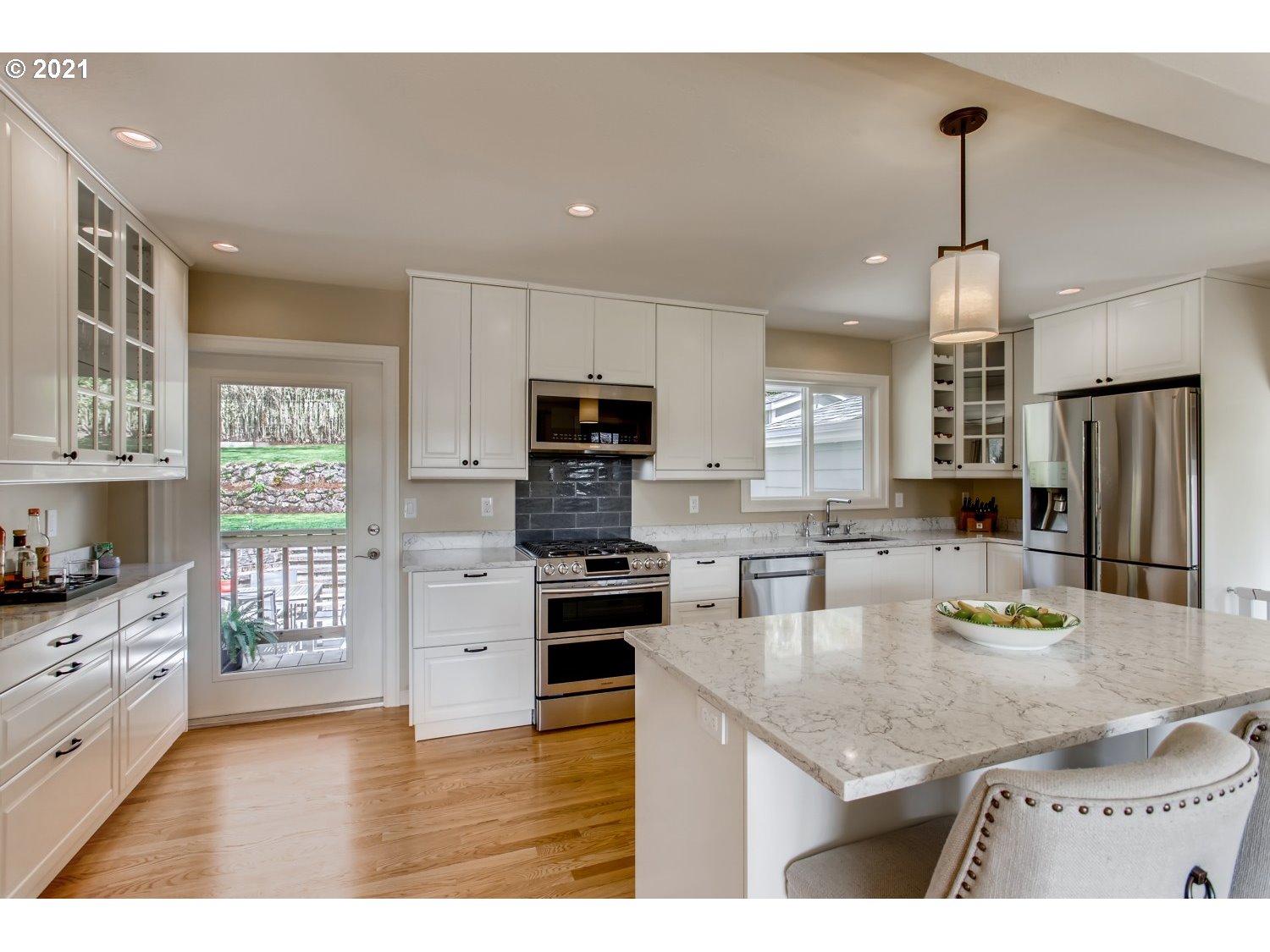 6461 Southwest 46th Place Portland, OR 97221 - Photo 5 of 27 Gallery Image 5