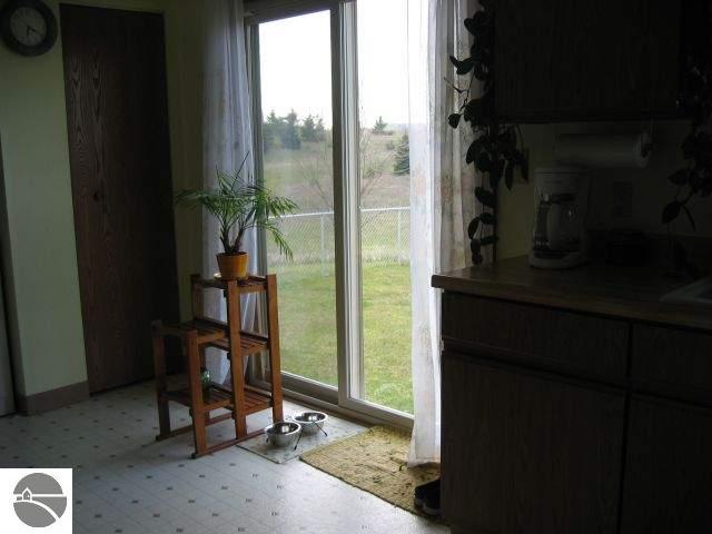 6052 Boone Road Traverse City, MI 49685 - Photo 9 of 17 1740542-8.JPG