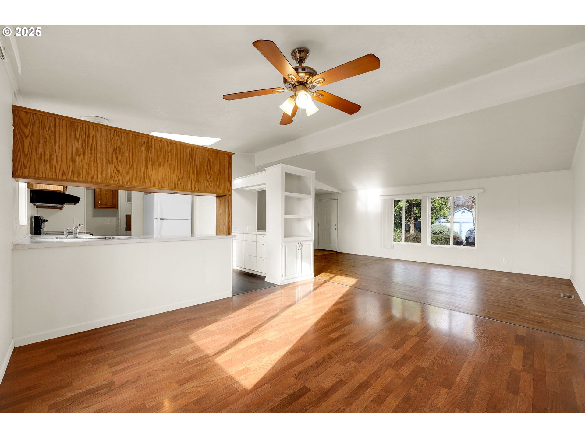 742 Filbert Avenue Eugene, OR 97404 - Photo 11 of 41 Living Room/Dining Room