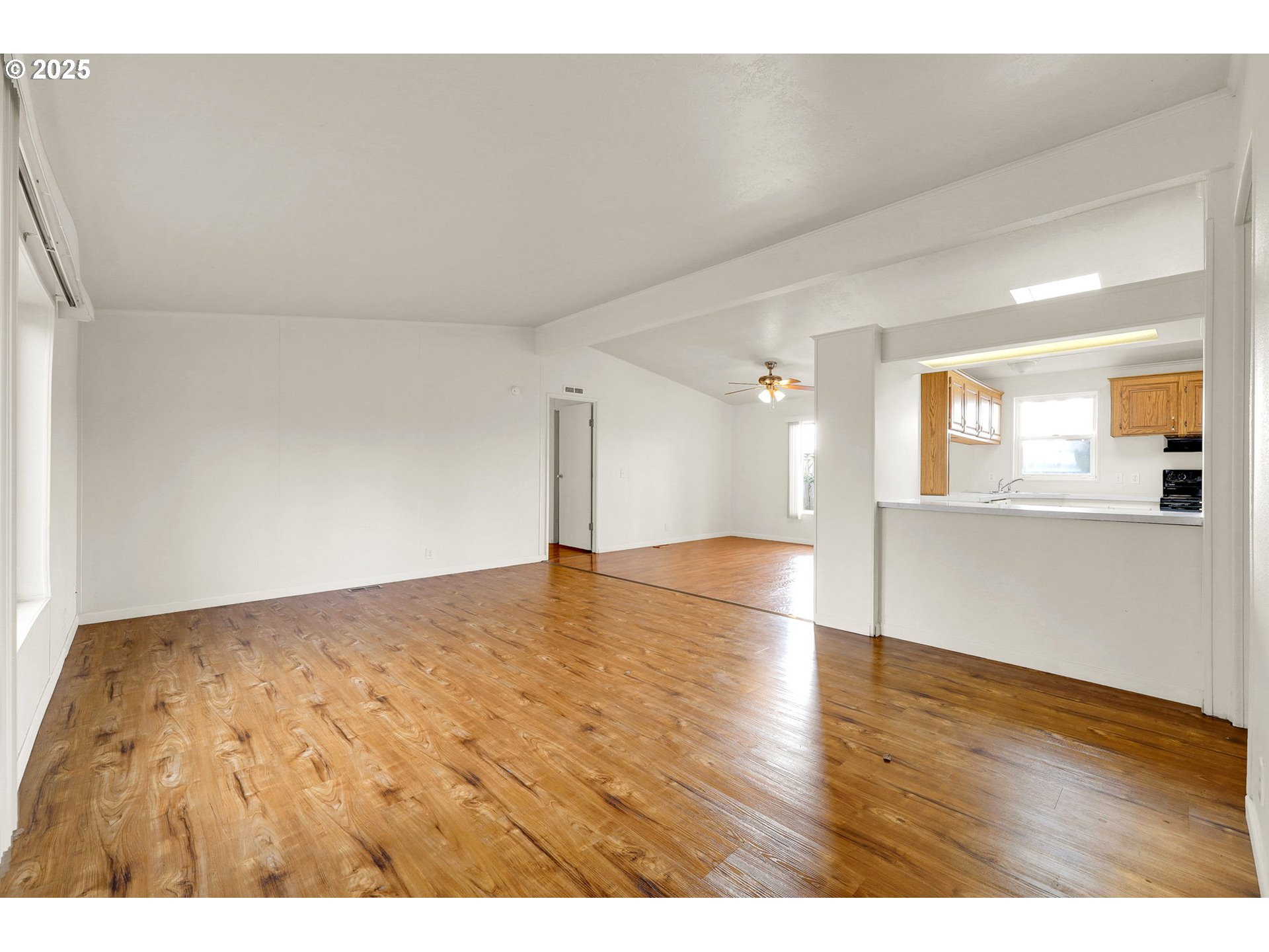 742 Filbert Avenue Eugene, OR 97404 - Photo 16 of 41 Living Room
