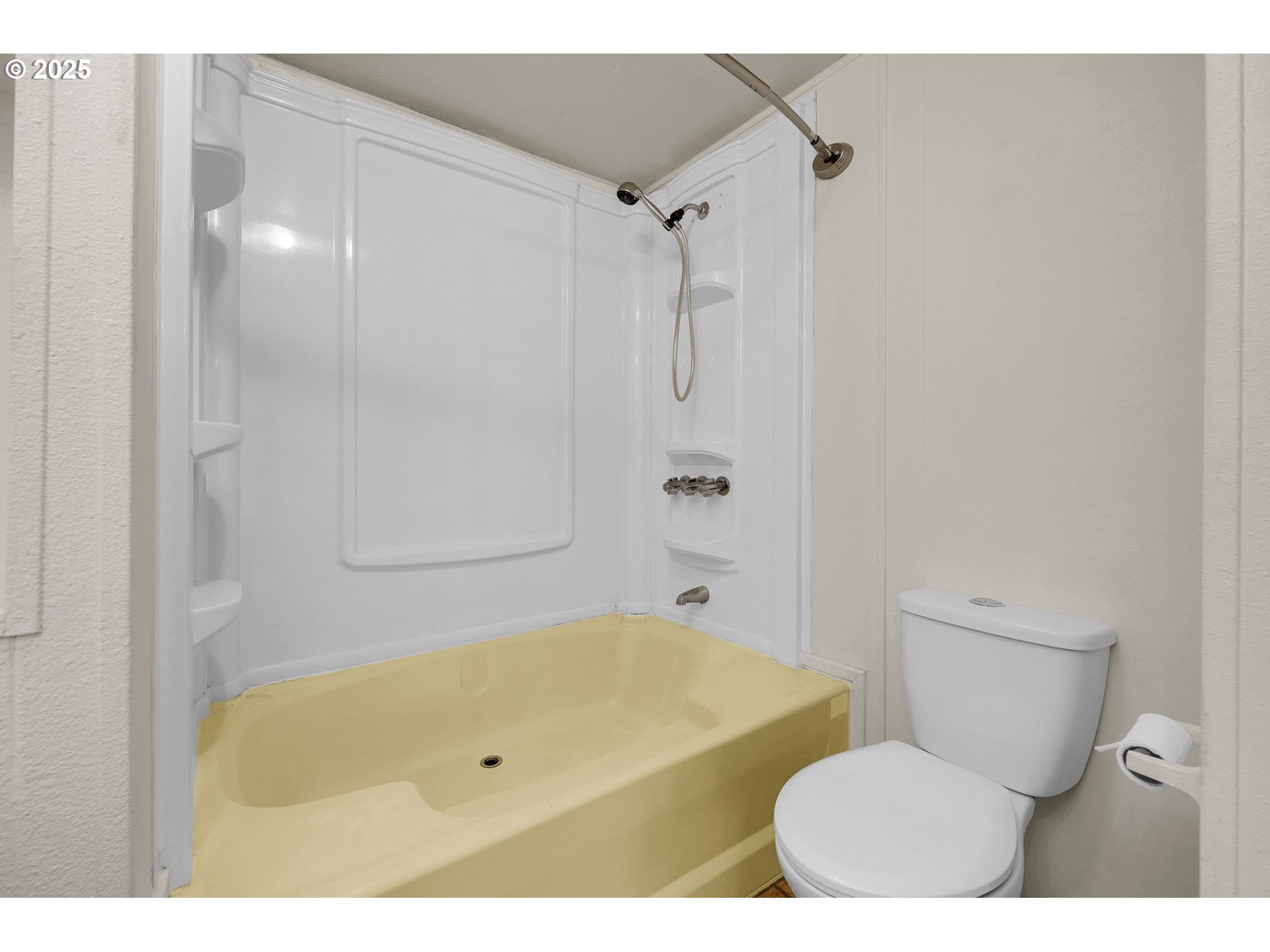 742 Filbert Avenue Eugene, OR 97404 - Photo 24 of 41 Bathroom, Attached
