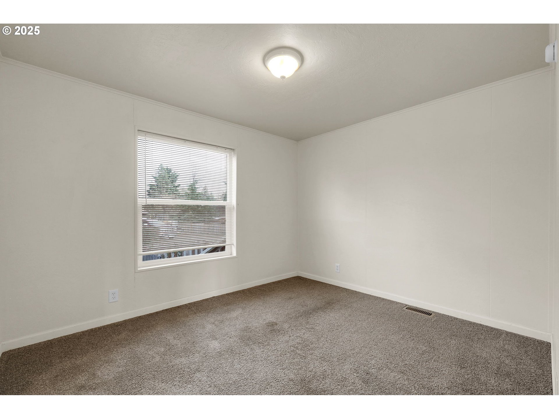 742 Filbert Avenue Eugene, OR 97404 - Photo 32 of 41 Bedroom