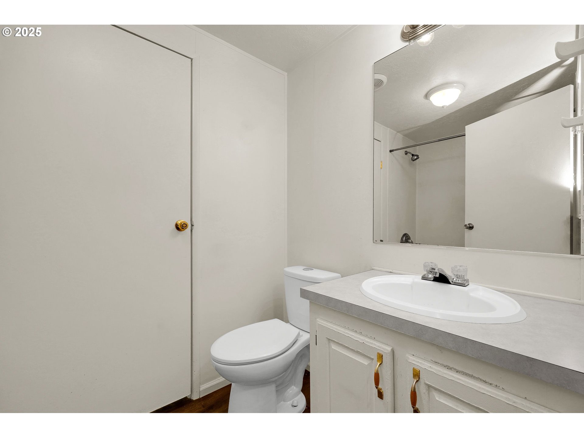 742 Filbert Avenue Eugene, OR 97404 - Photo 34 of 41 Bathroom