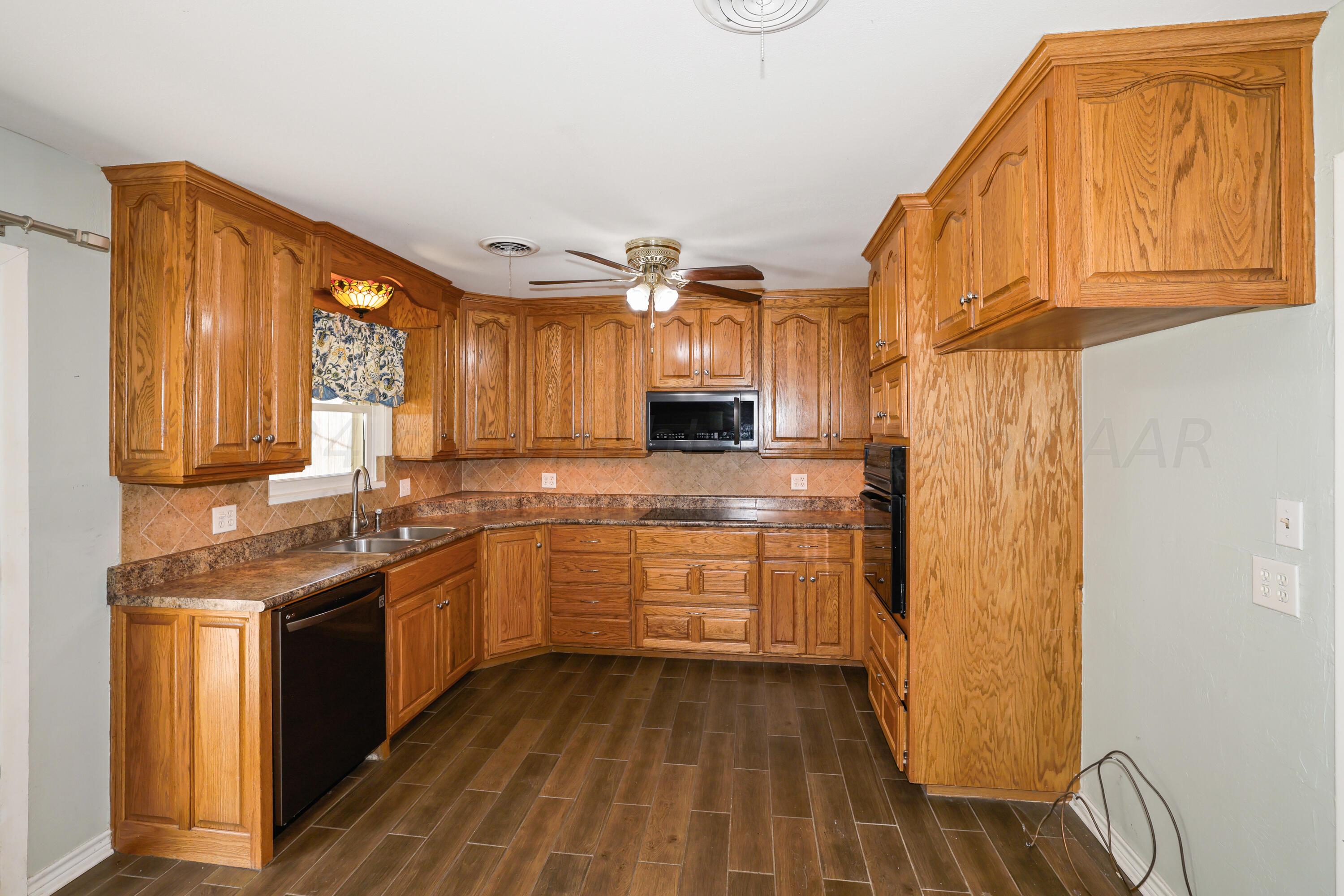 6005 Elmhurst Road Amarillo, TX 79106 - Photo 7 of 20 Kitchen