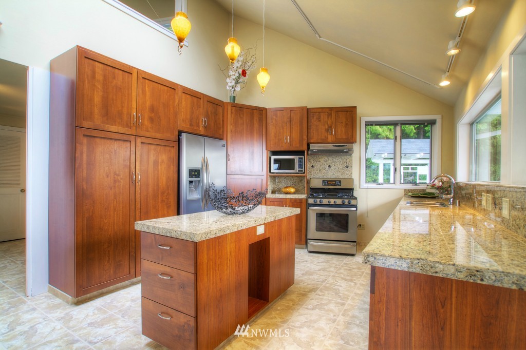 11112 Vernon Road Lake Stevens, WA 98258 - Photo 5 of 13 Gallery Image 5