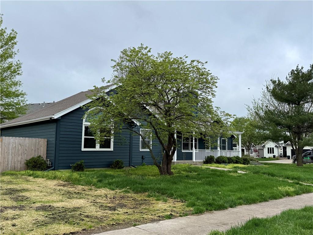 1729 South Maple Street Ottawa, KS 66067 - Photo 3 of 50