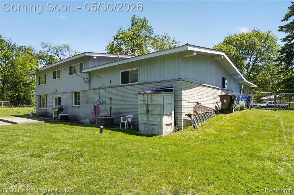 1869 Middle Trail Road Walled Lake, MI 48390 - Photo 43 of 46
