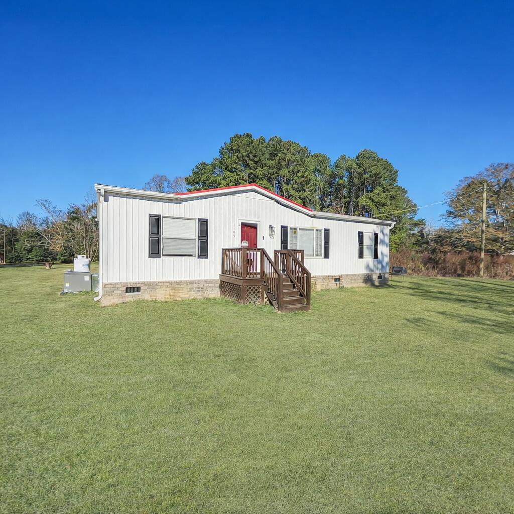 1105 Peacock Street Manning, SC 29102 - Photo 1 of 14
