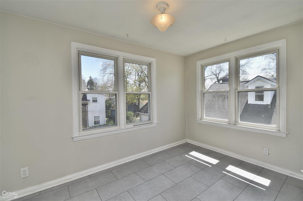 131 Muir Road Grosse Pointe Farms, MI 48236 - Photo 9 of 21