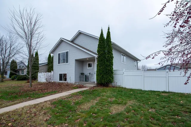 $275,000 | 1006 Wettergren Street, St. Peter, MN 56082