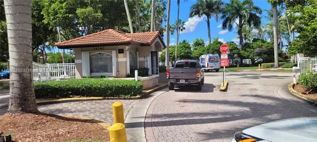 a sign that is on a bunch of plants