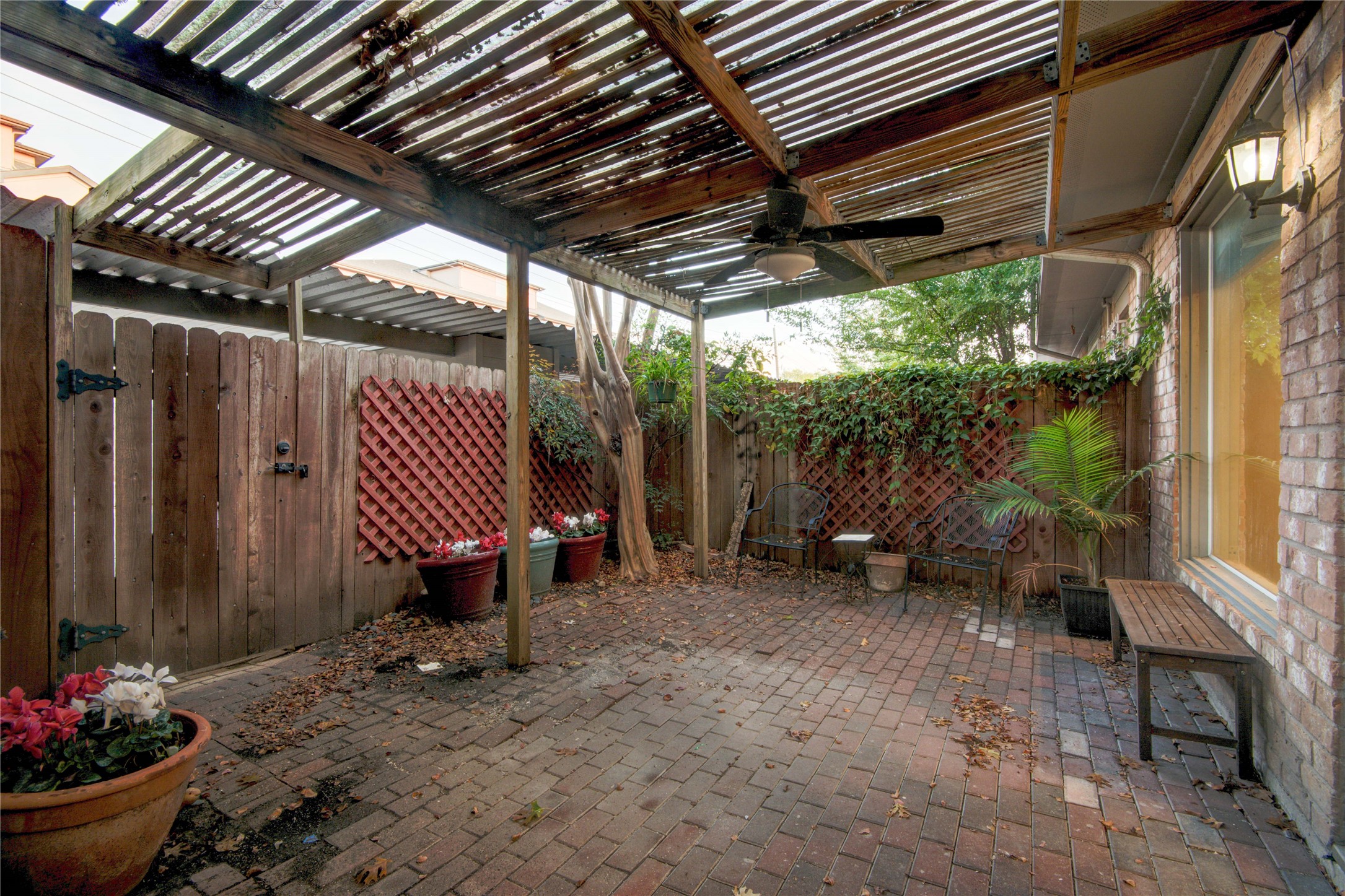 7449 Brompton Street, Unit 7449 Houston, TX 77025 - Photo 6 of 46 a view of patio with a table and chairs and potted plants