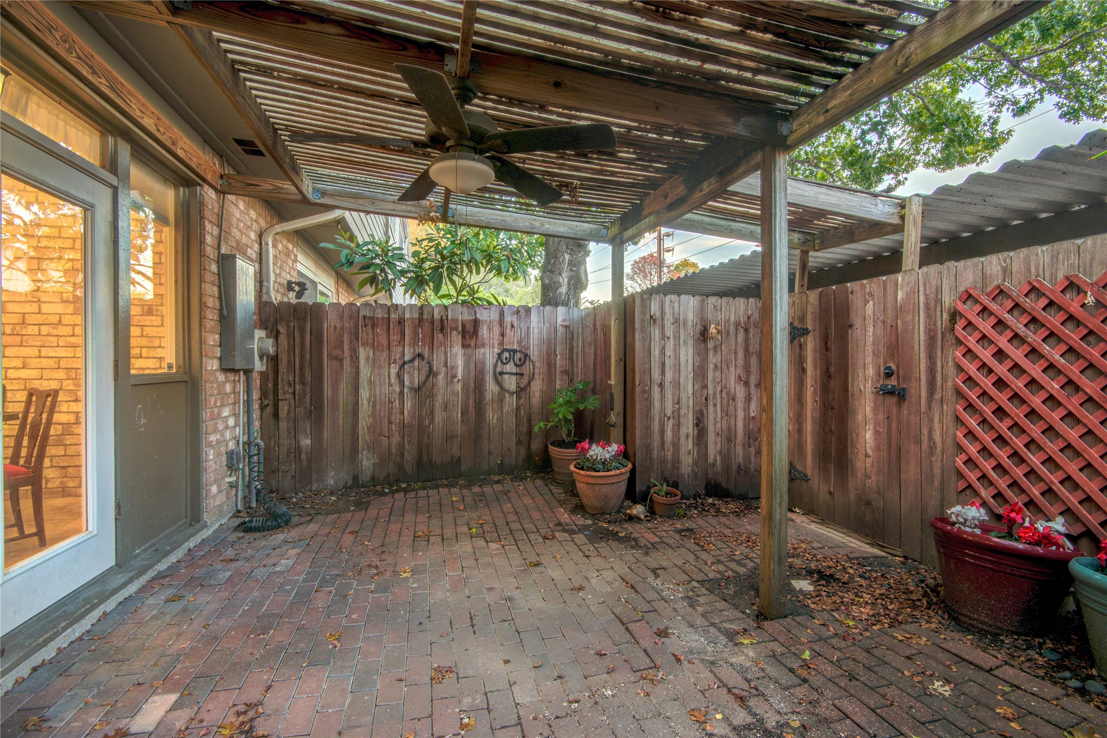 7449 Brompton Street, Unit 7449 Houston, TX 77025 - Photo 8 of 46 a view of a backyard with table and chairs