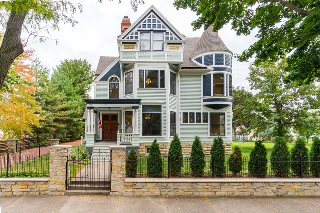 $975,000 | 221 10th Street, La Crosse, WI 54601