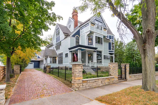 $975,000 | 221 10th Street, La Crosse, WI 54601