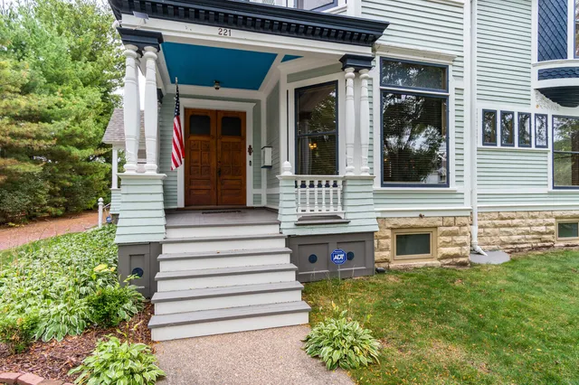 $975,000 | 221 10th Street, La Crosse, WI 54601