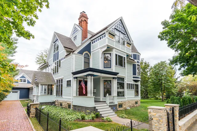 $975,000 | 221 10th Street, La Crosse, WI 54601