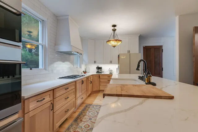 $975,000 | 221 10th Street, La Crosse, WI 54601