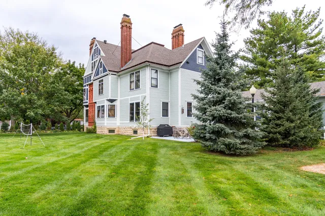 $975,000 | 221 10th Street, La Crosse, WI 54601