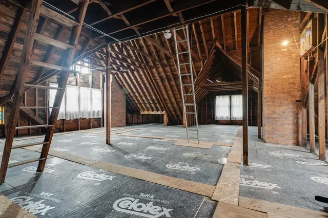 $975,000 | 221 10th Street, La Crosse, WI 54601