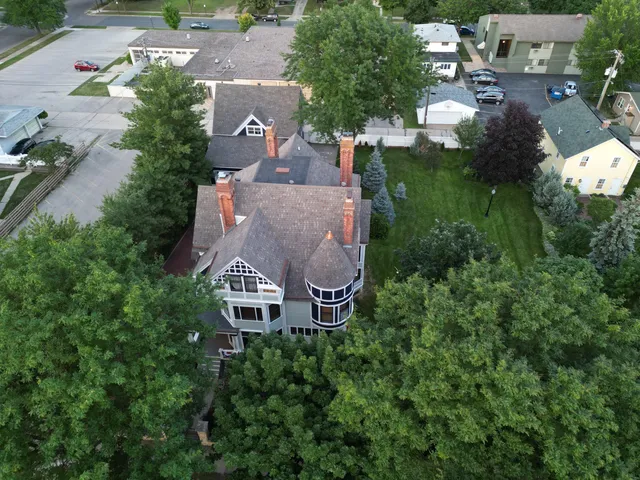 $975,000 | 221 10th Street, La Crosse, WI 54601