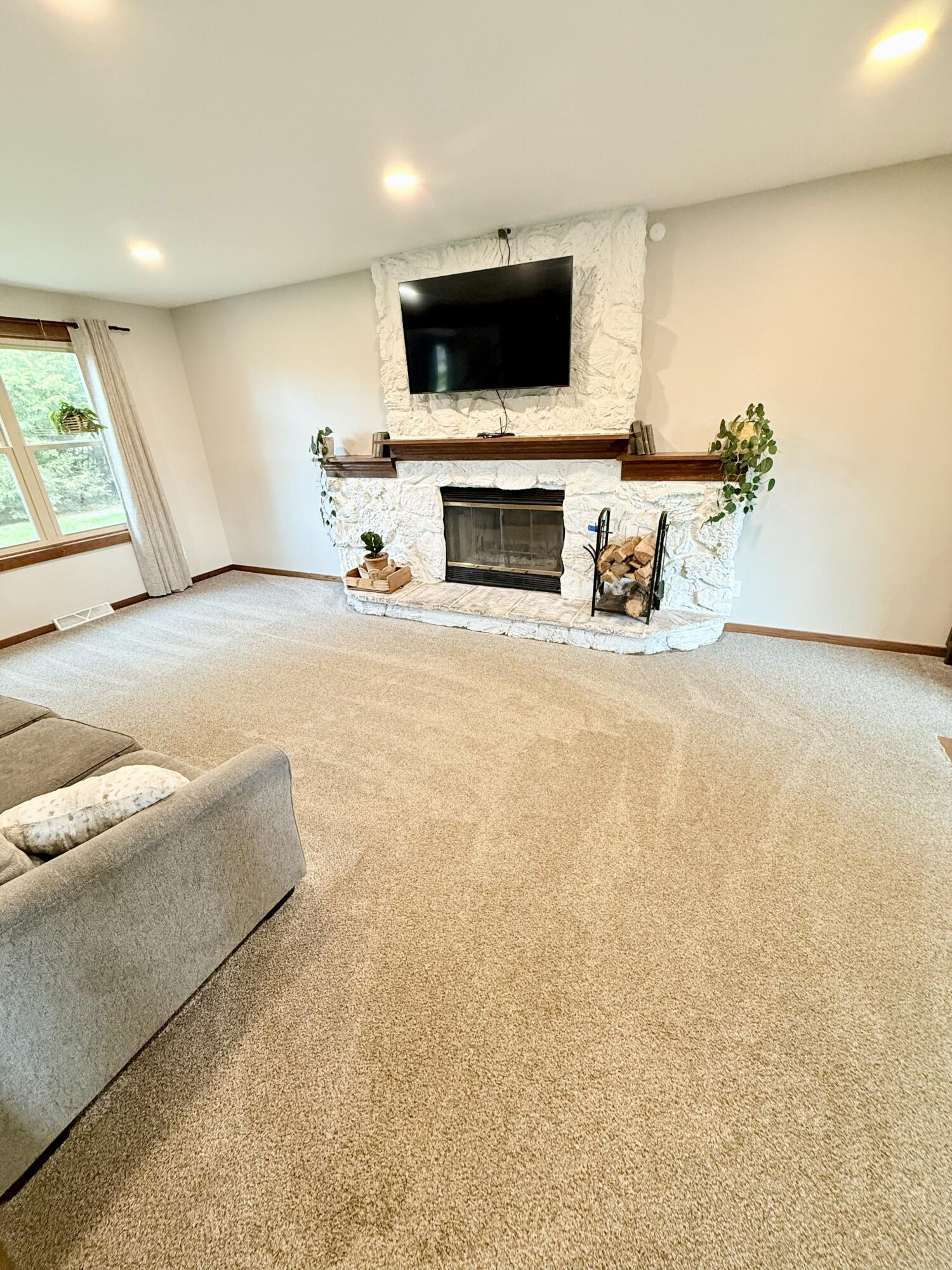 2556 North Green Bay Road Mount Pleasant, WI 53406 - Photo 20 of 49 LIVING ROOM
