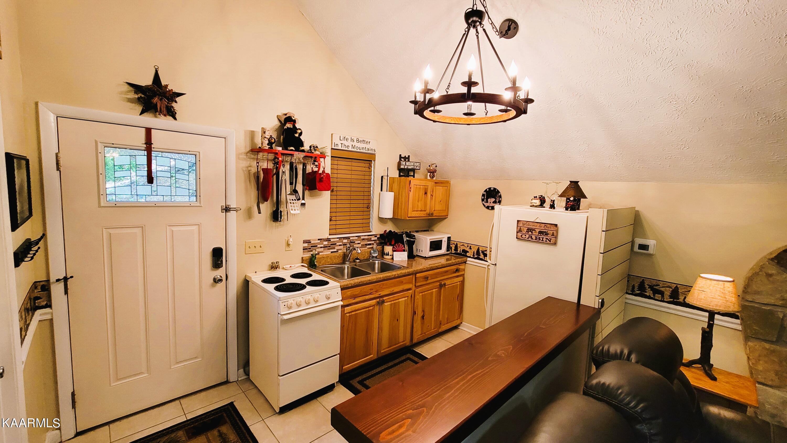 1844 Ridgecrest Drive Sevierville, TN 37876 - Photo 3 of 18 Kitchen 3