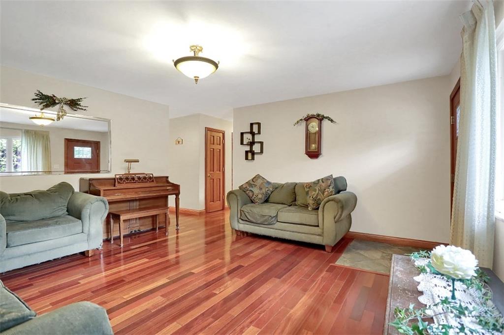 129 Bennington Road Indianapolis, IN 46227 - Photo 5 of 41 Gallery Image 5