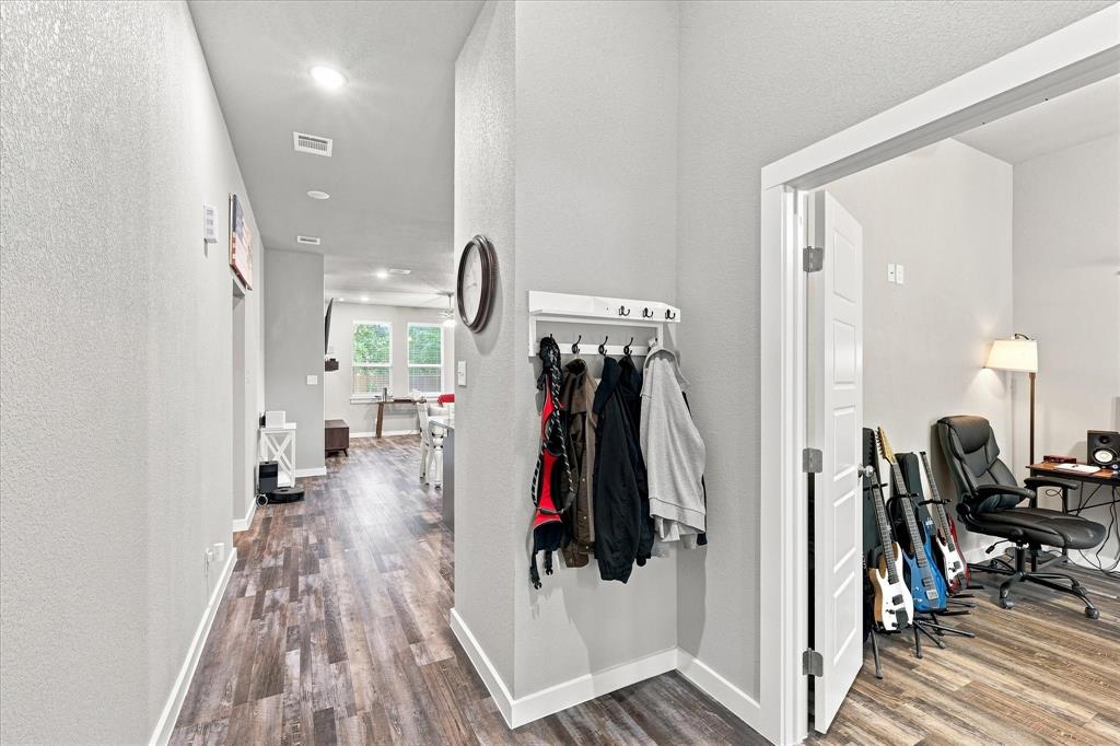 1001 Oak Valley Road Burleson, TX 76028 - Photo 28 of 40 Gallery Image 28