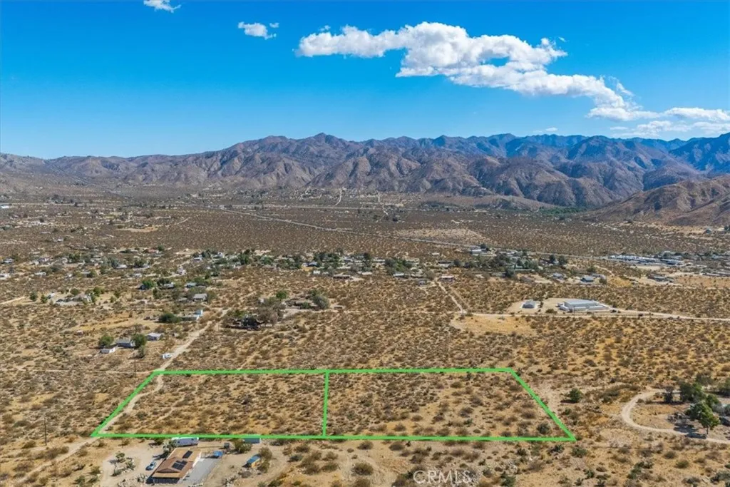 9457 Fobes Morongo Valley Morongo Valley, CA 92256 - Photo 4 of 34 a view of a lake in middle of the town