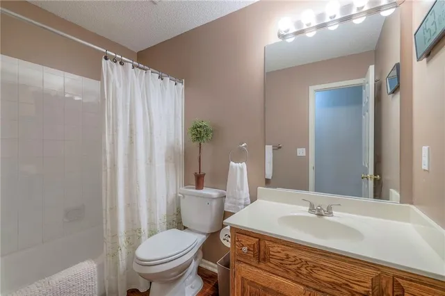 $445,000 | 13974 West 147th Street, Olathe, KS 66062