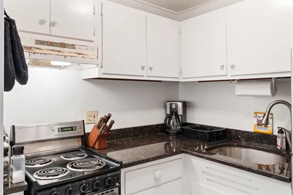 $2,400 | 38 Winchester Street, Unit 2, Brookline, MA 02446