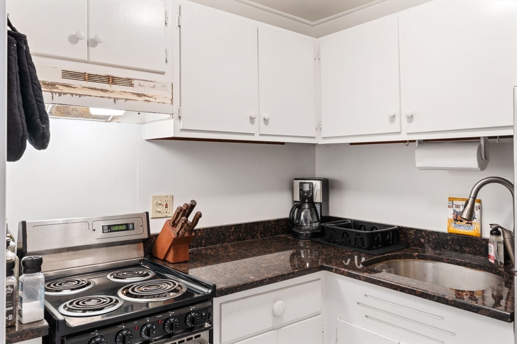 38 Winchester Street, Unit 2 Brookline, MA 02446 - Photo 5 of 10