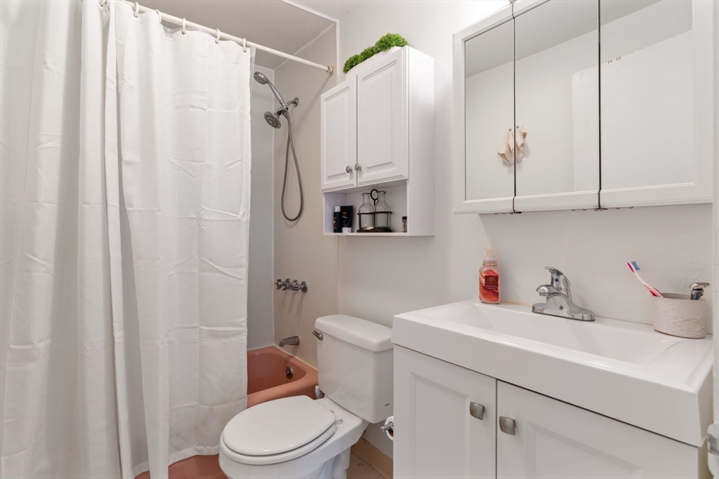 38 Winchester Street, Unit 2 Brookline, MA 02446 - Photo 9 of 10