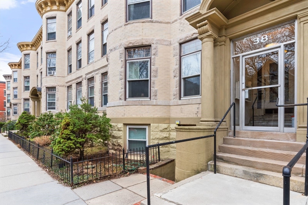 38 Winchester Street, Unit 2 Brookline, MA 02446 - Photo 10 of 10