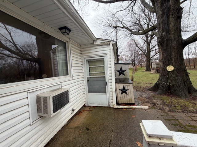 5563 Stone Drive Clinton, IL 61727 - Photo 28 of 34 a view of a garage