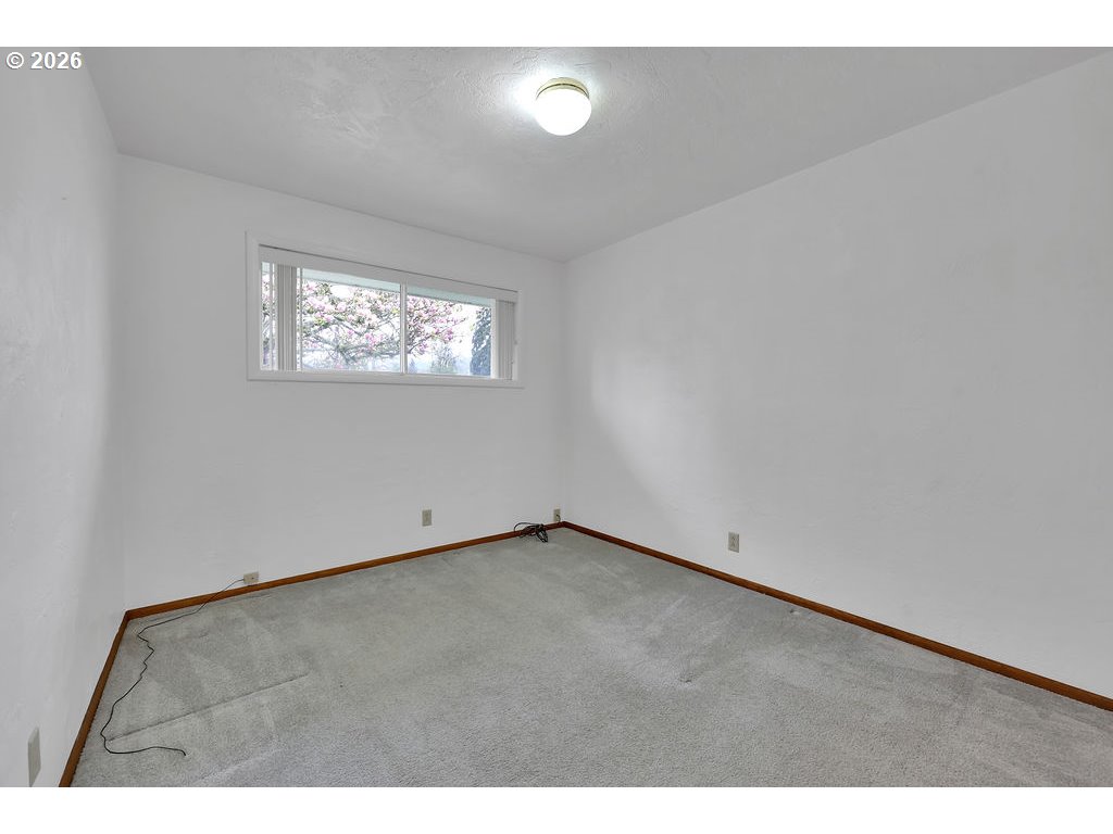 117 Allen Avenue Springfield, OR 97477 - Photo 14 of 43 Bedroom