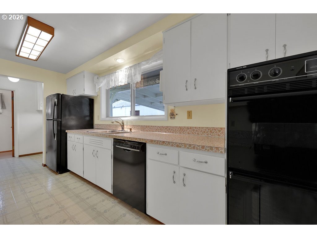 117 Allen Avenue Springfield, OR 97477 - Photo 19 of 43