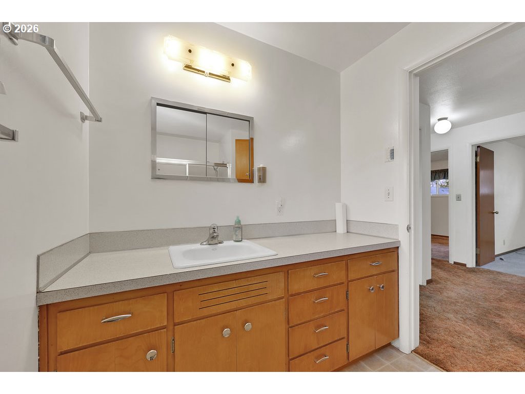 117 Allen Avenue Springfield, OR 97477 - Photo 10 of 43 Attached Bathroom #1