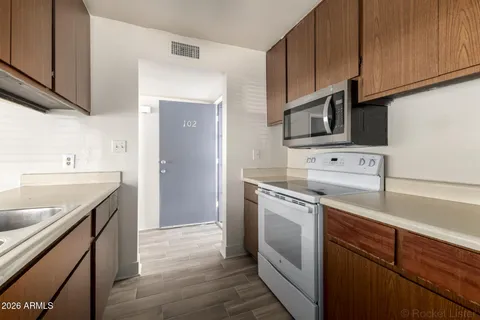 $879,000 | 17859 North 40th Street, Phoenix, AZ 85032