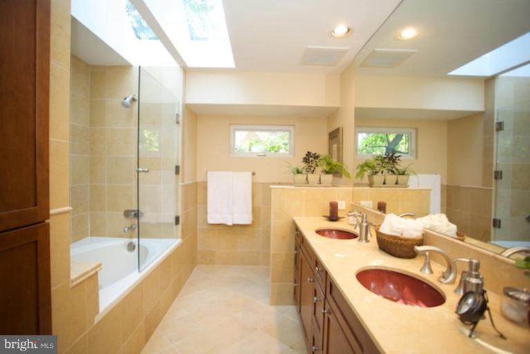 11601 Brandon Hill Way Reston, VA 20194 - Photo 23 of 27 a bathroom with a tub sink and mirror