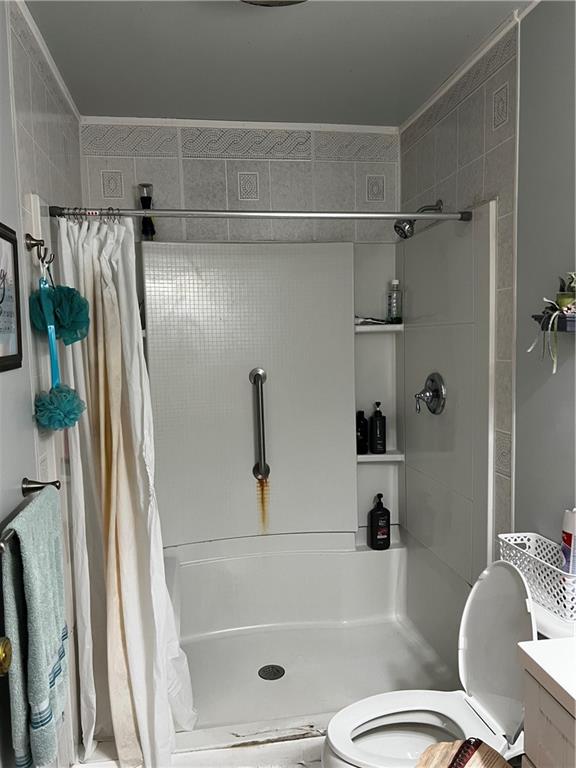 343 Vanderbilt Road Connellsville, PA 15425 - Photo 28 of 33 Bathroom