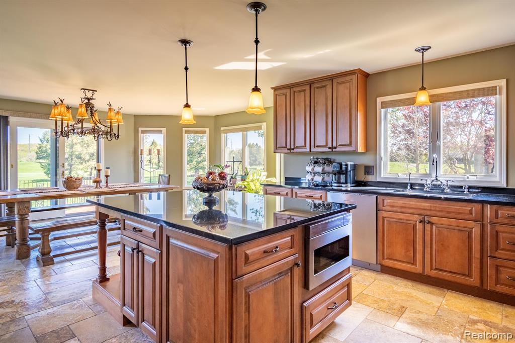 256 Inverness Highland, MI 48357 - Photo 3 of 99 Gallery Image 3