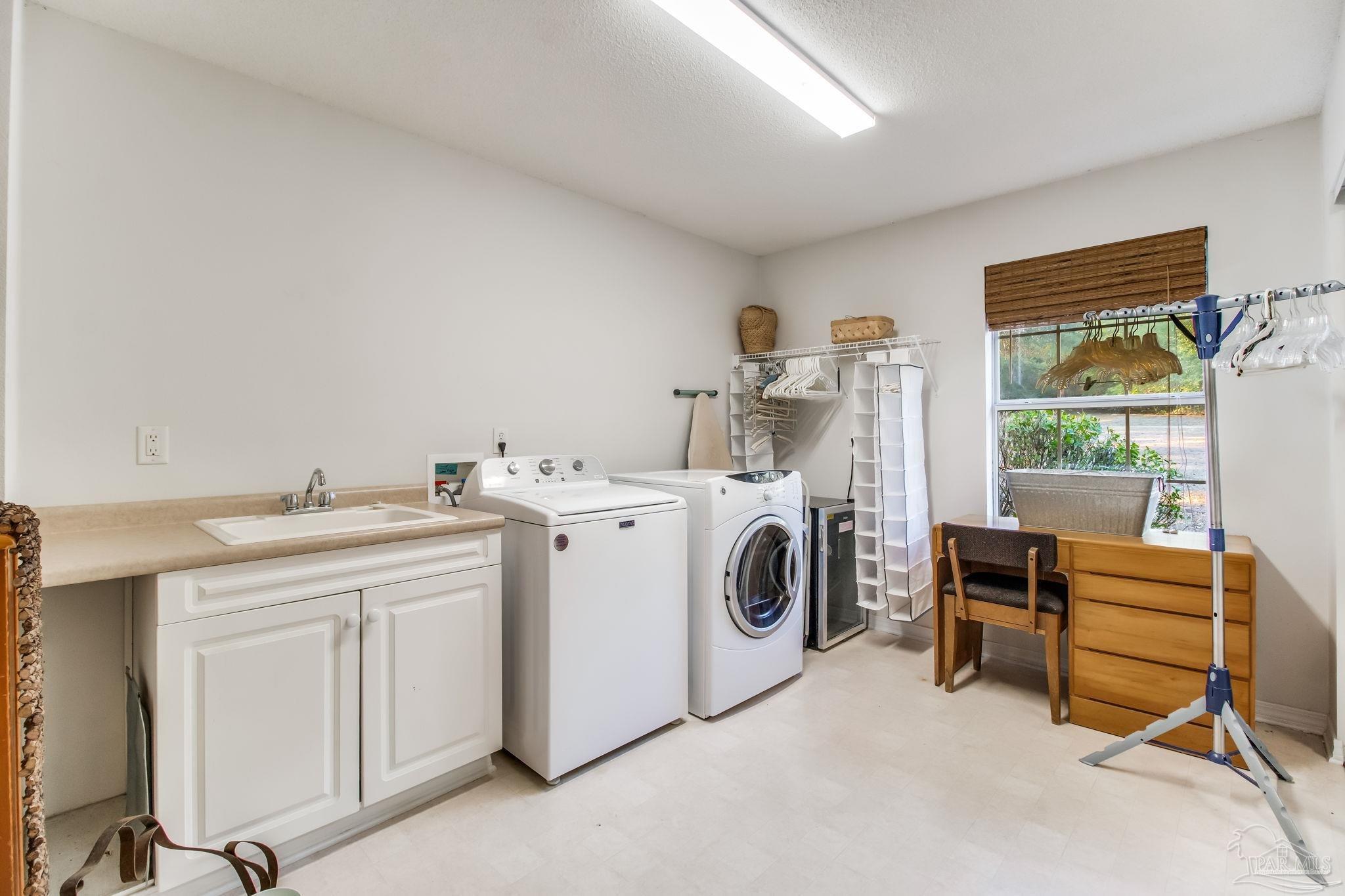5150-5172 Siripon Road Milton, FL 32570 - Photo 22 of 54 a utility room with dryer and washer