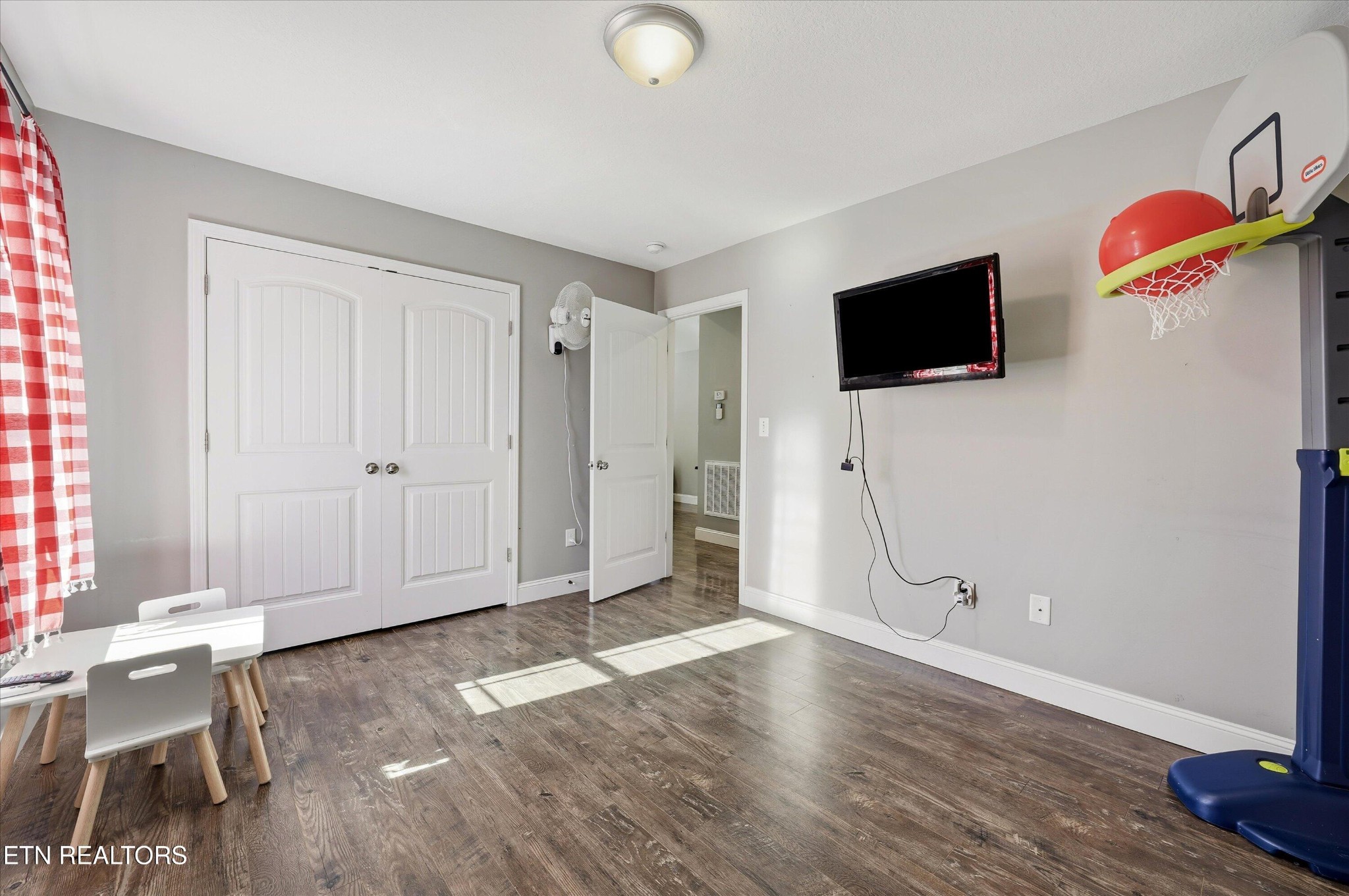 400 Hubbs Grove Road Maynardville, TN 37807 - Photo 28 of 46 a view of an empty room with wooden floor and windows