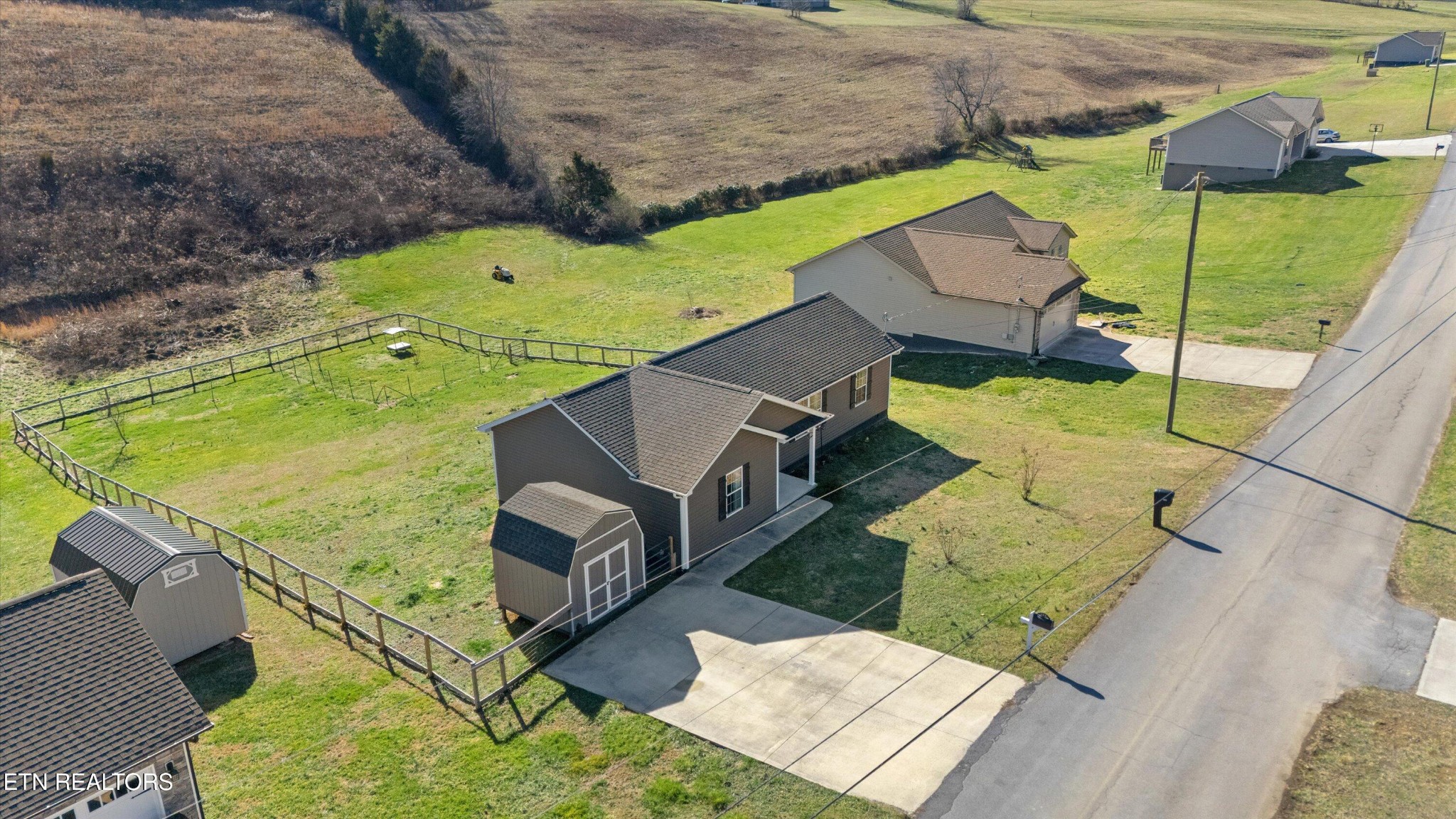 400 Hubbs Grove Road Maynardville, TN 37807 - Photo 40 of 46 swimming pool with a yard