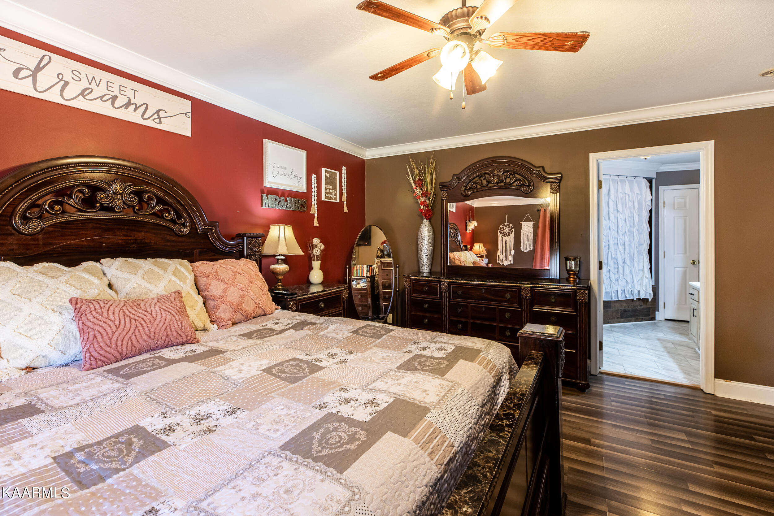 2813 Pinecrest Road Jacksboro, TN 37757 - Photo 17 of 34 Master Suite