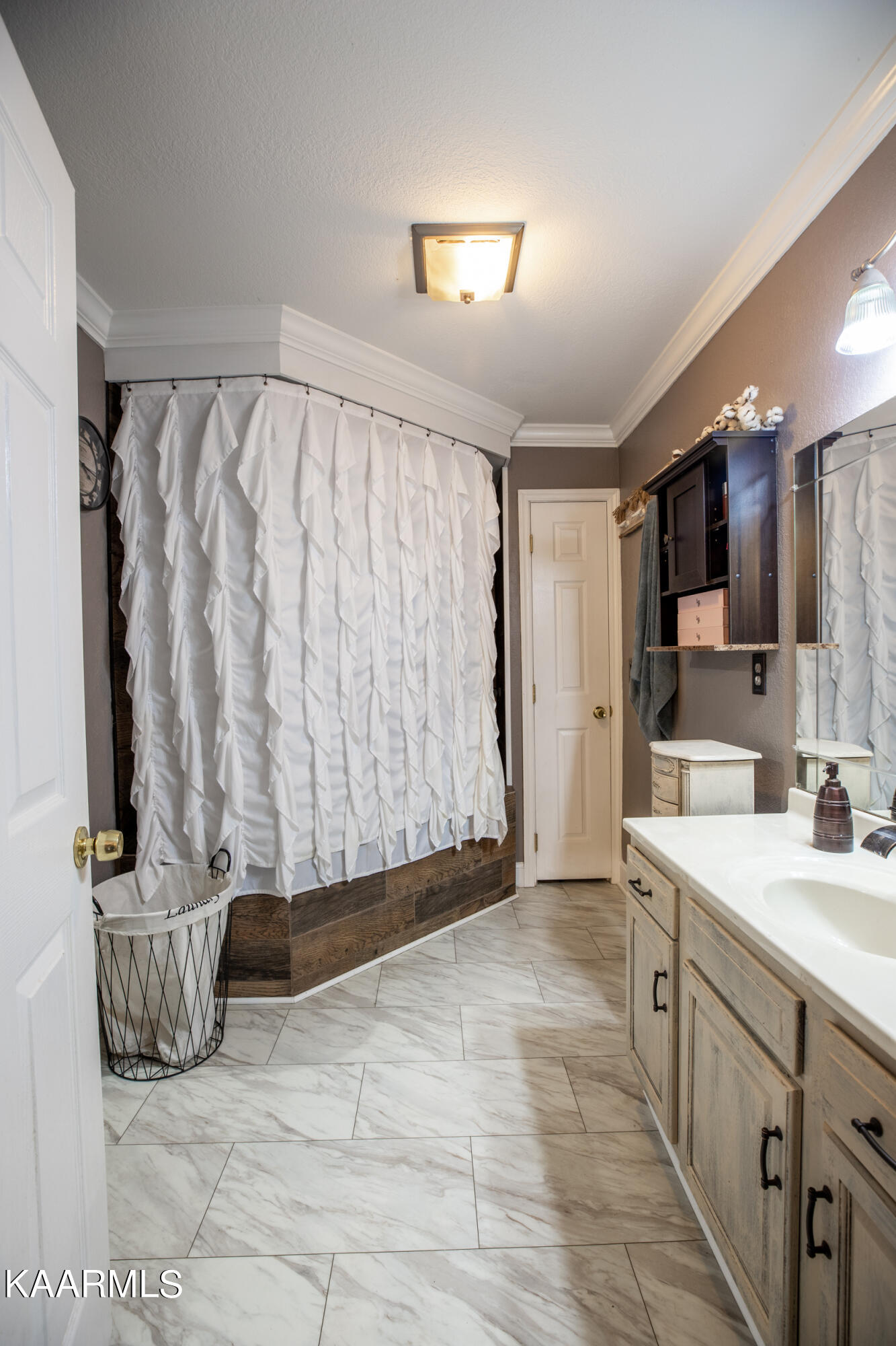 2813 Pinecrest Road Jacksboro, TN 37757 - Photo 18 of 34 Master Bath