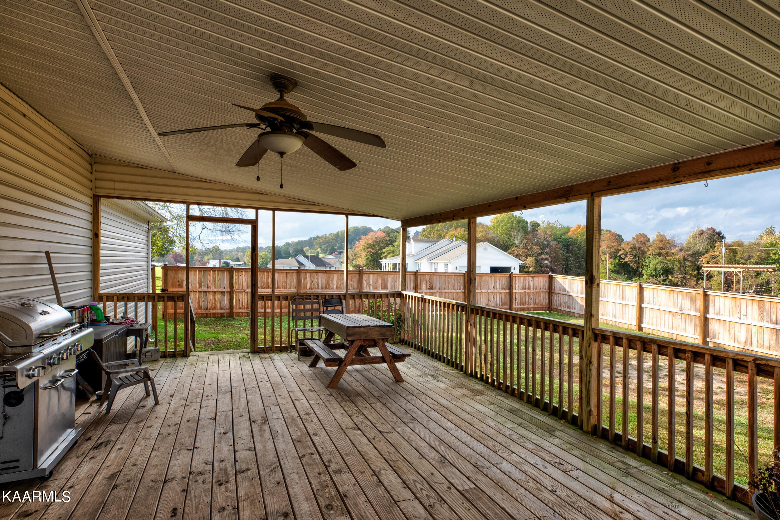 2813 Pinecrest Road Jacksboro, TN 37757 - Photo 27 of 34 Huge Back Deck