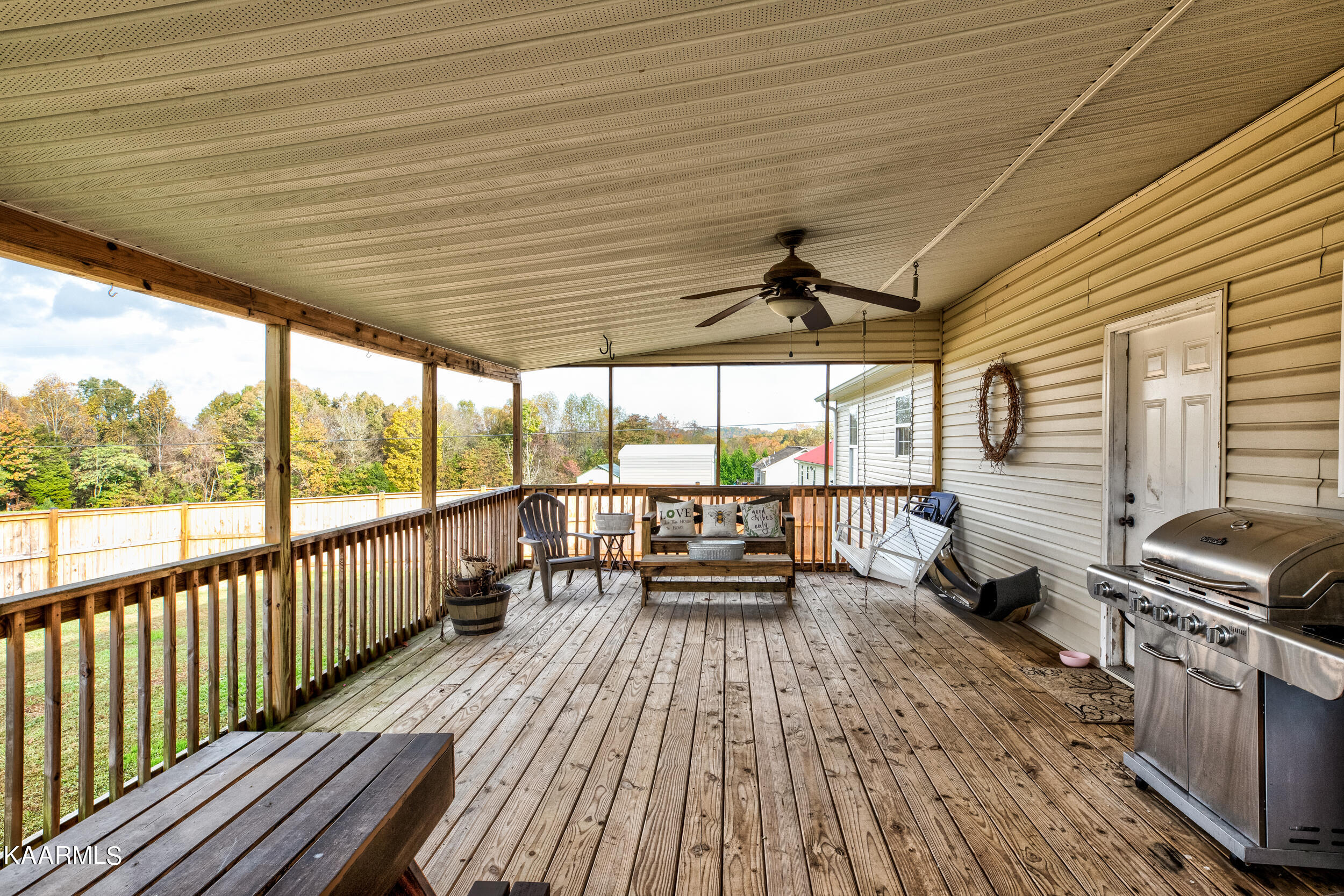 2813 Pinecrest Road Jacksboro, TN 37757 - Photo 28 of 34 Back Deck